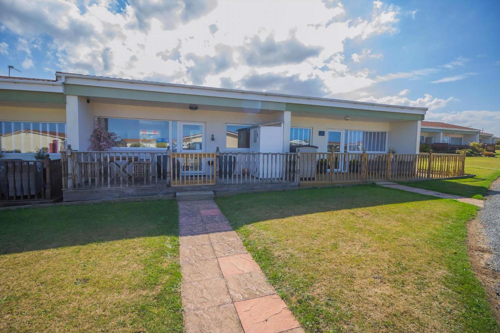 Chalet For Hire At Rainbows End Near A Beautiful Norfolk Beach Ref 31039R Бэктон Экстерьер фото